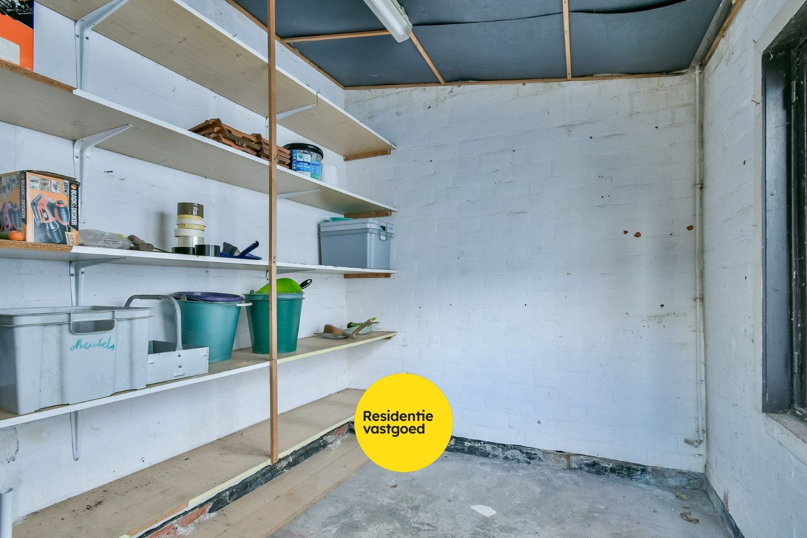 Te renoveren woning in hartje Torhout! foto 16