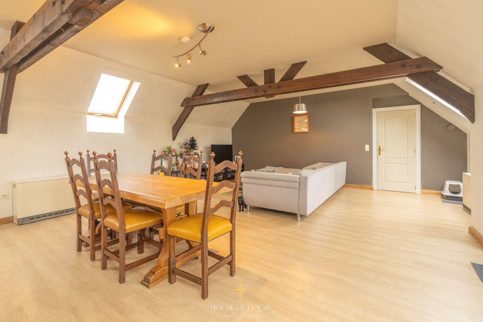 Exceptionele eigendom: Oude Gemeenteschool met directeurswoning, 3 appartementen en studio – zonder renovatieverplichting foto 32