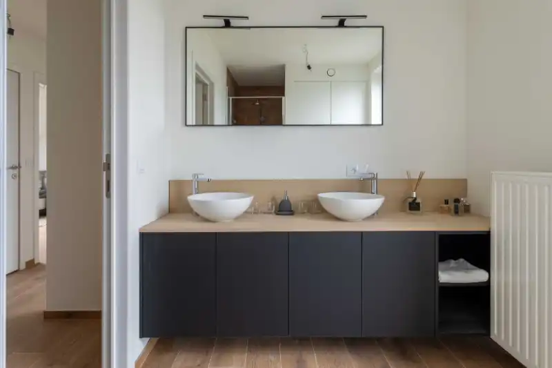 Roeselare Residentie Arena: Penthouse - Dichtbij scholen en winkels - Twee terrassen- Twee slaapkamers. Derde verdiep foto 10