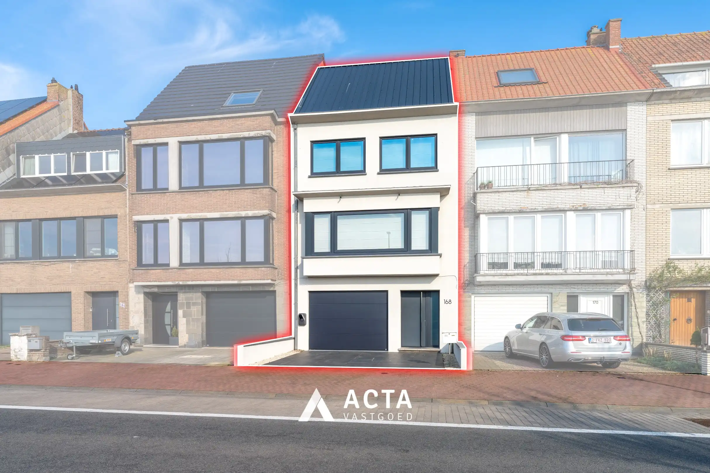 Instapklare bel-etage met 3 slaapkamers en garage foto {{pictureIndex}}