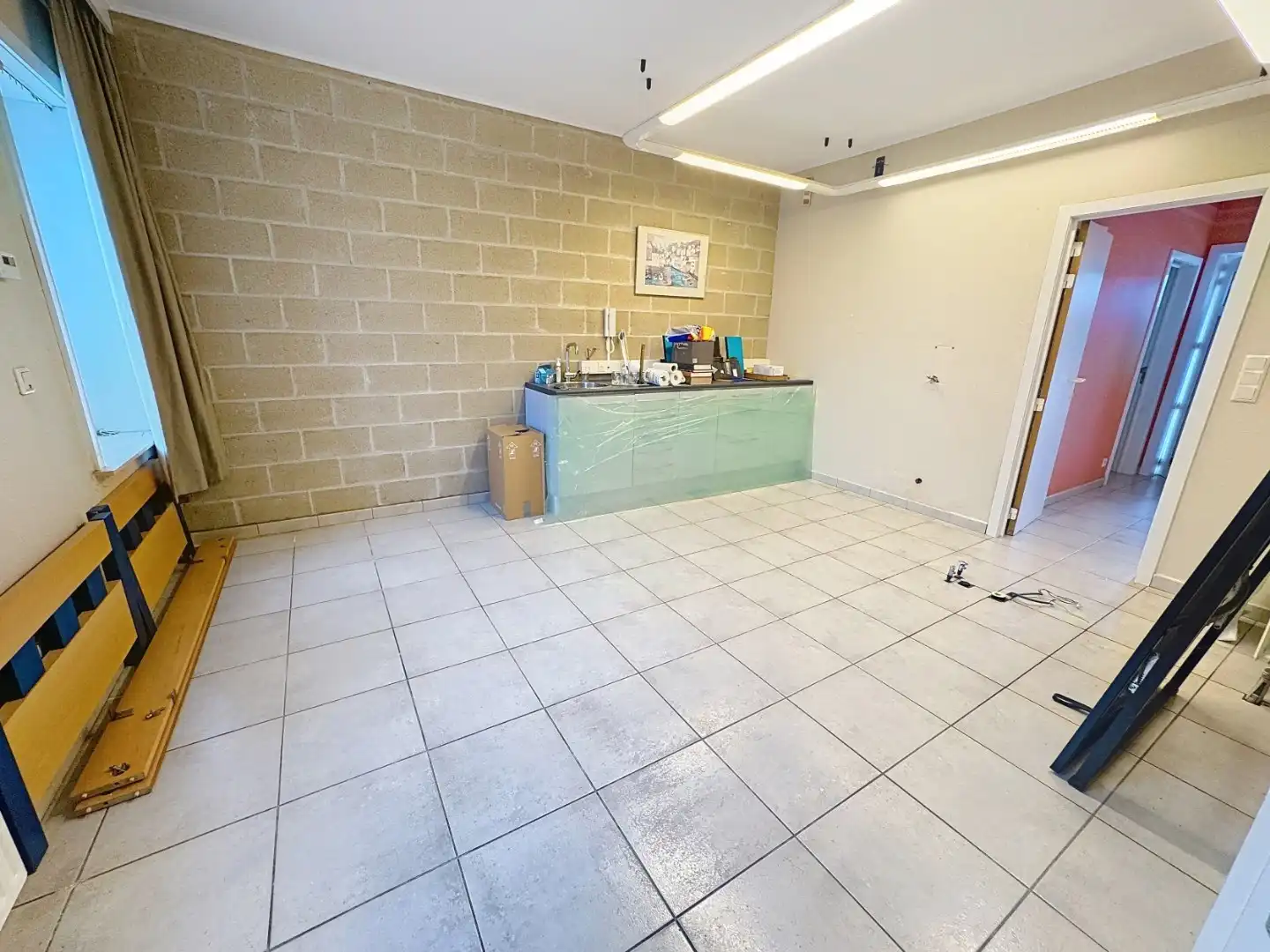 Opbrengsteigendom gelegen in de dorpskern van Merendree foto 2