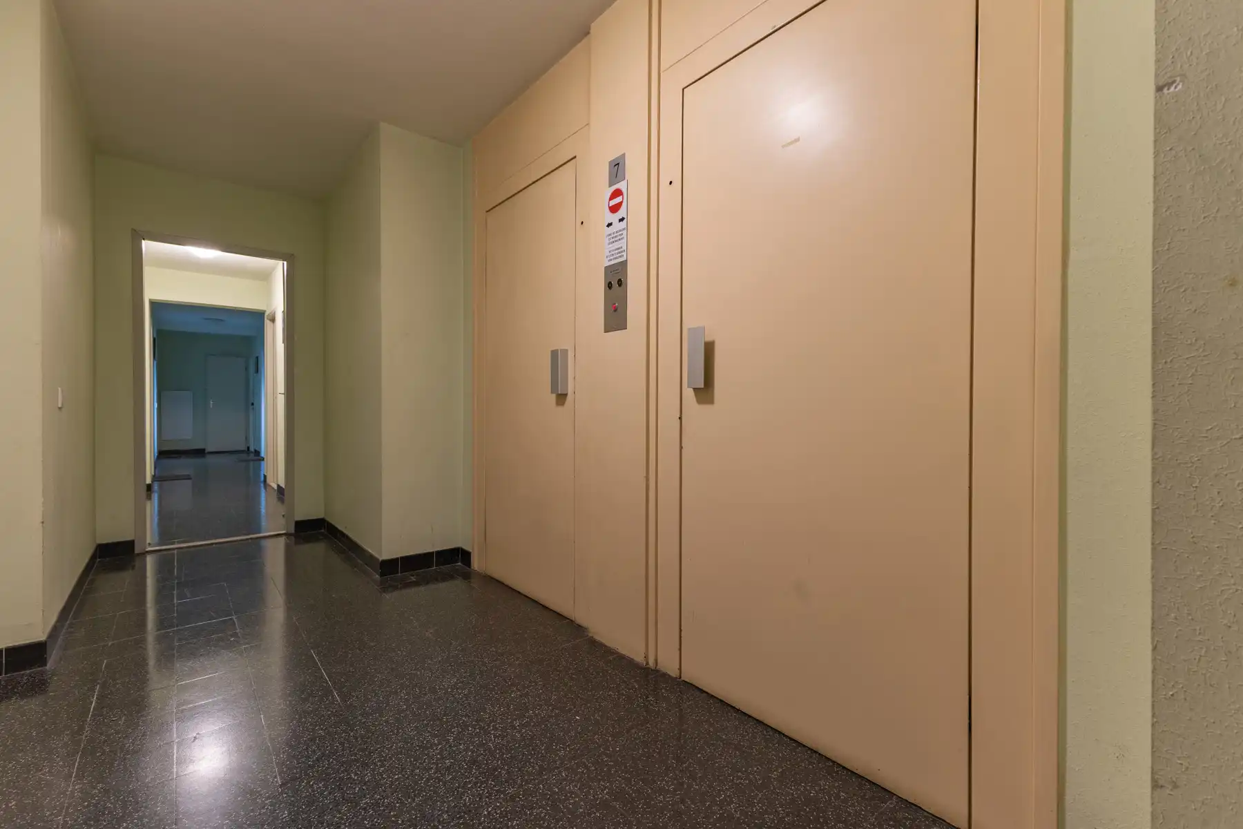 Goed gelegen appartement met twee slaapkamers foto 4