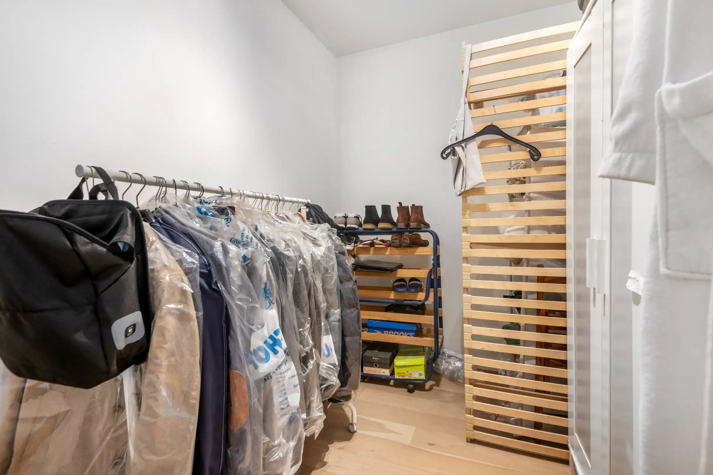 Rustig gelegen appartement tegen de Zoutelaan en vlakbij de winkels van de Lippenslaan.  foto 10