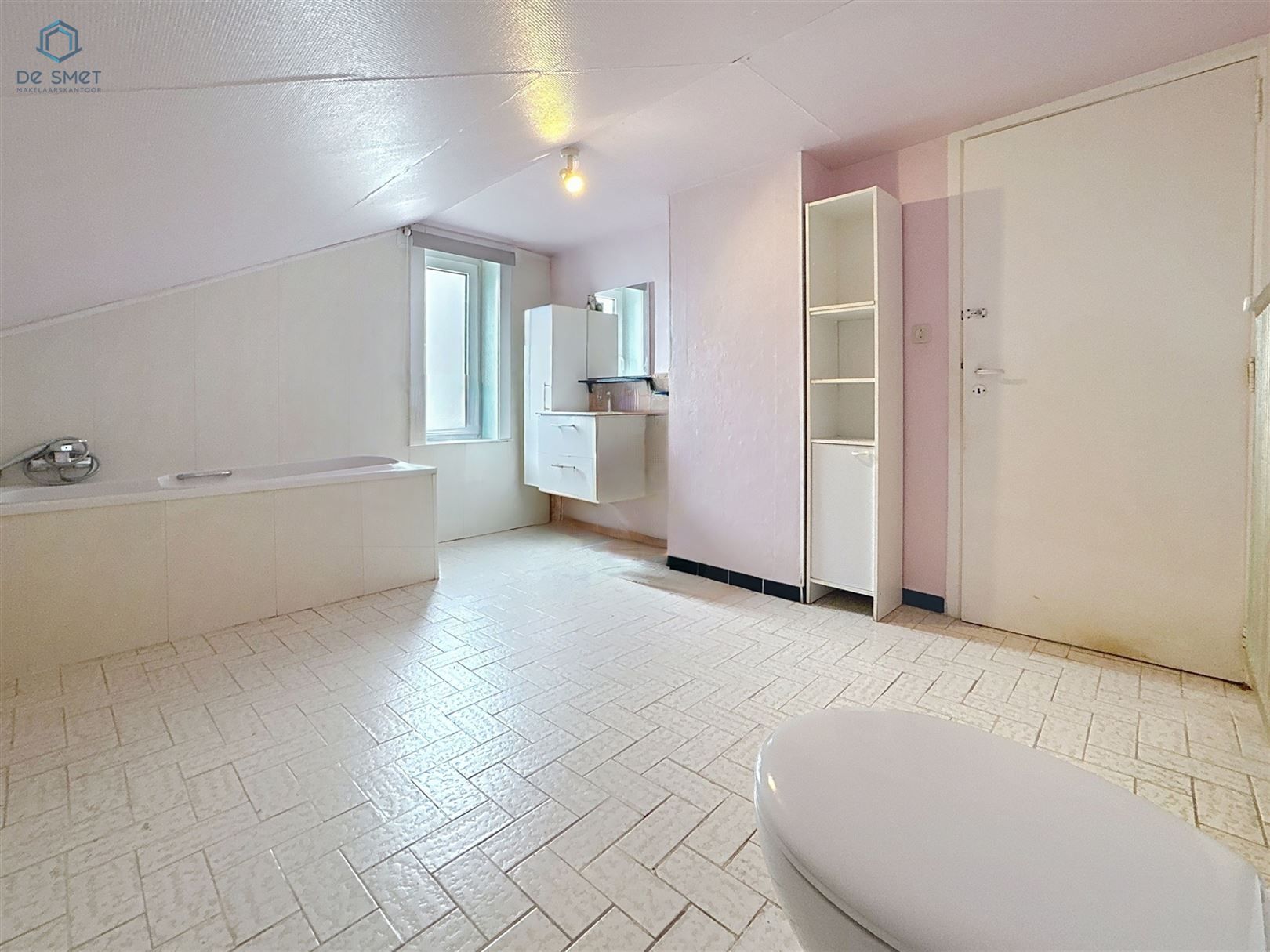 Zeer ruime woning met grote tuin, bos en landelijk uitzicht foto 16