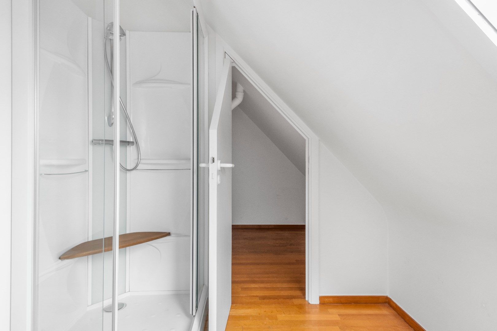Duplex dakappartement met drie slaapkamers en zonnige terrassen gelegen vlakbij in de Dumortierlaan. foto 20