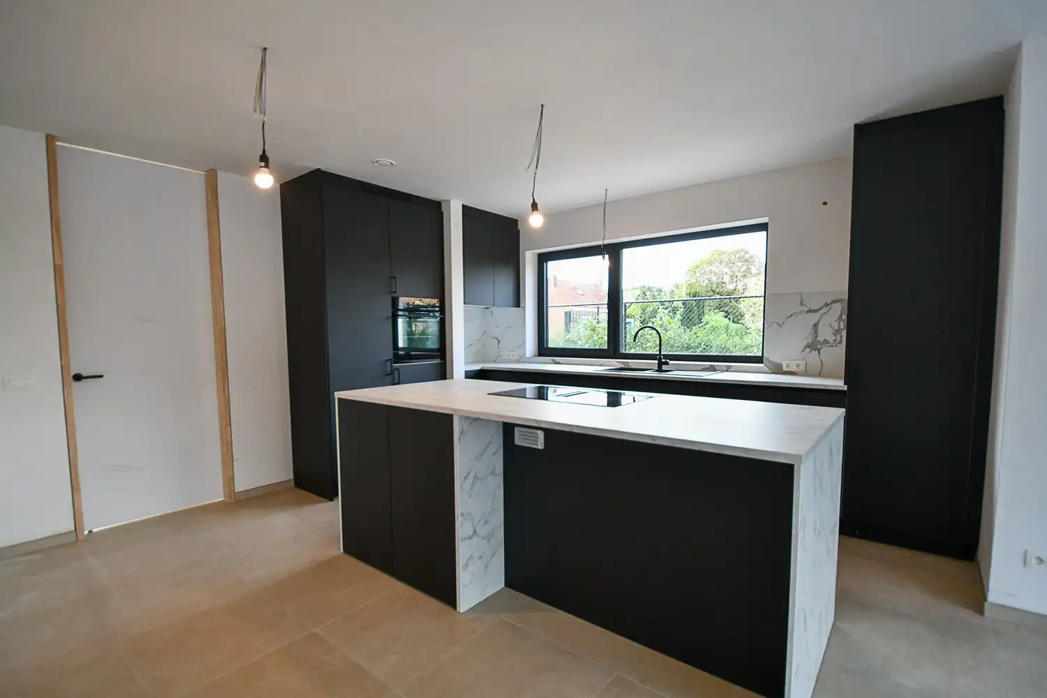 Instapklare nieuwbouwwoning met 4 slaapkamers en hoge afwerkingsgraad foto 4