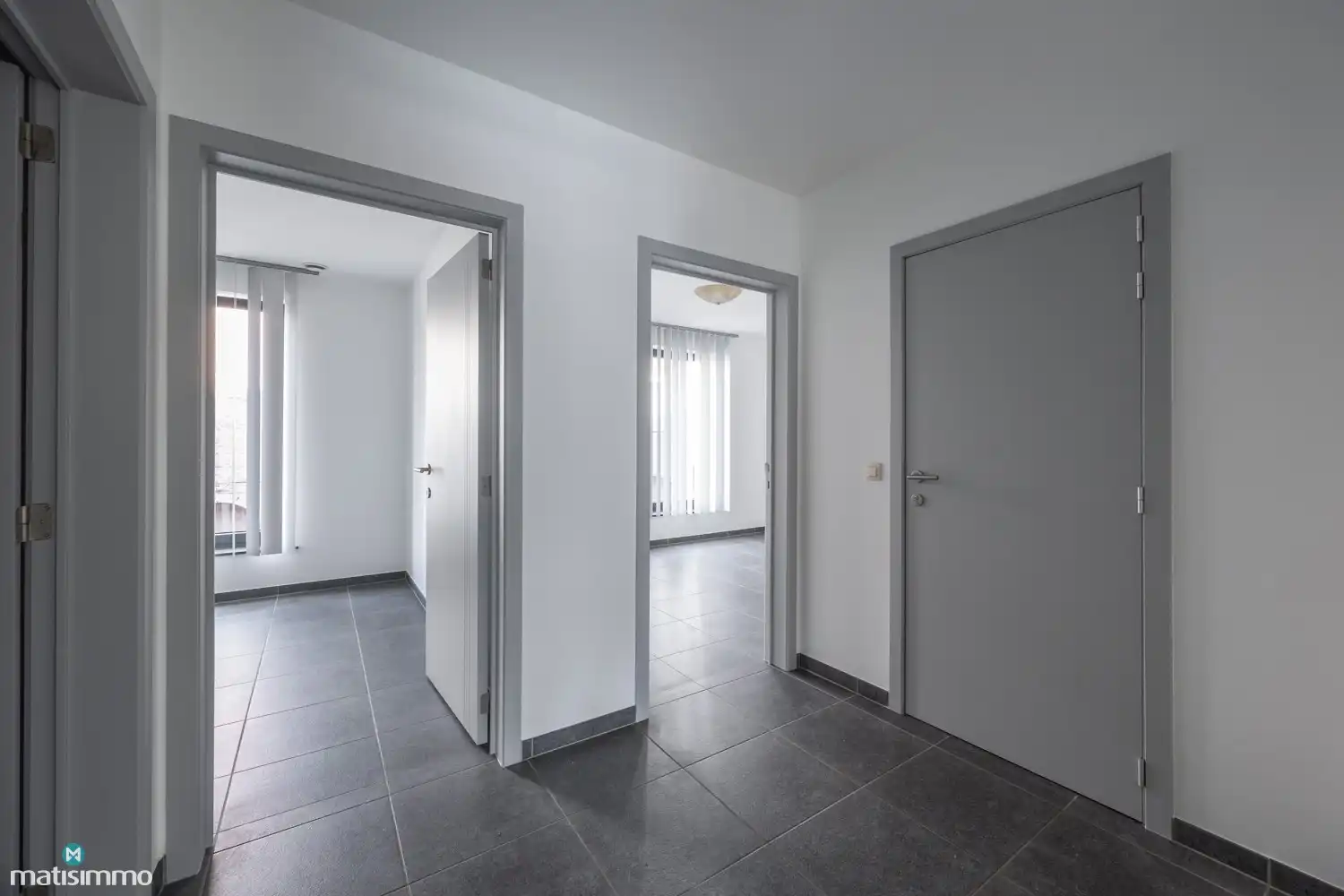 INSTAPKLAAR APPARTEMENT MET 2 SLAAPKAMERS, RUIM TERRAS EN AUTOSTAANPLAATS IN HET CENTRUM VAN BILZEN foto 8