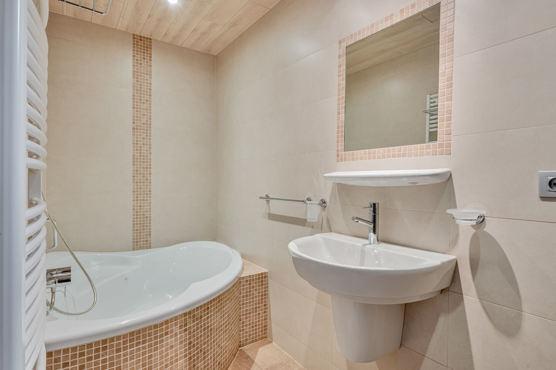 Charmante fermette op perceel van 1548m² mooie tuin + oprit! foto 12