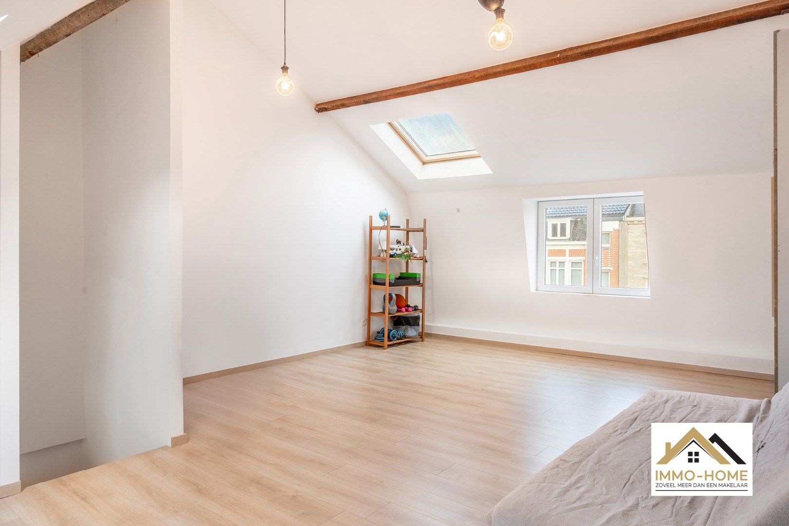 Lichtrijke halfopen bebouwing op toplocatie foto 26