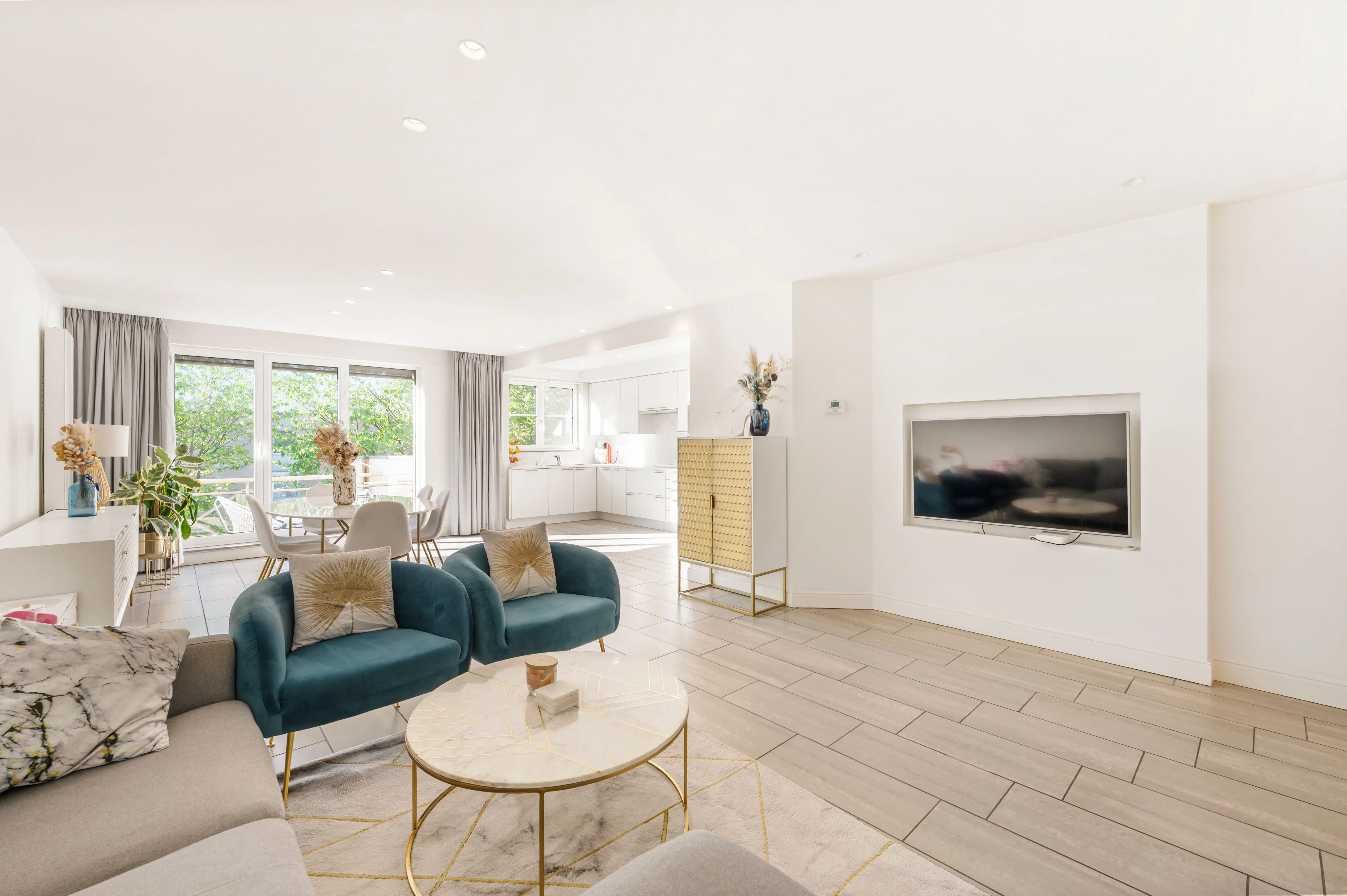 Instapklaar appartement met zonnig terras en garagebox in Brasschaat! foto 5
