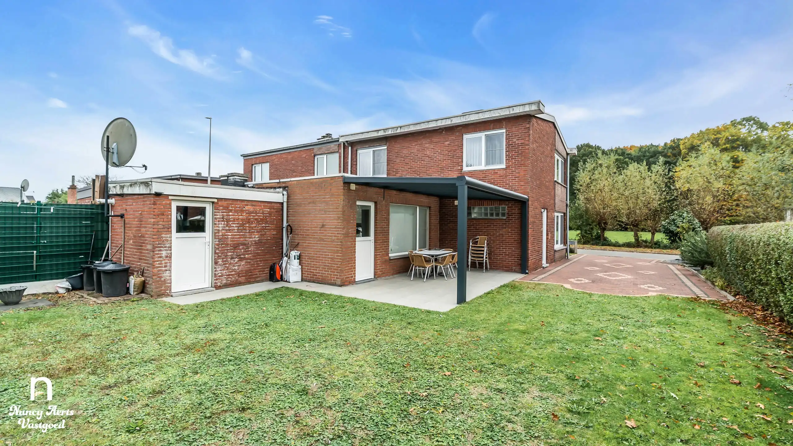 Gerenoveerde woning met 4 slaapkamers, tuin en leefkeuken foto 3