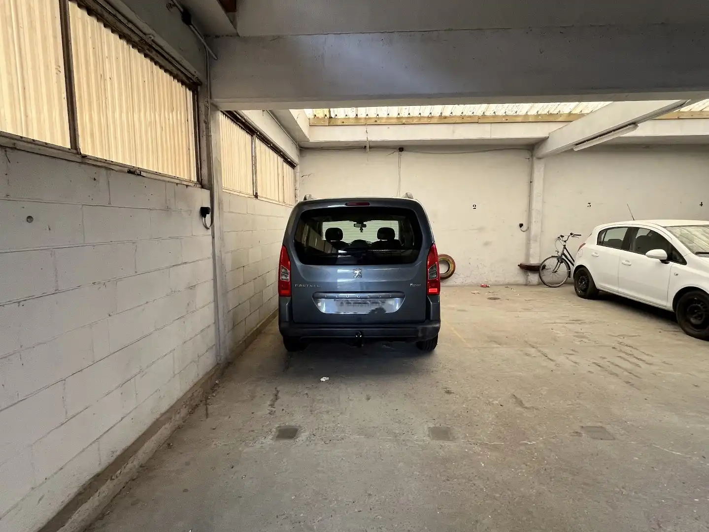 Overdekte autostaanplaats te huur foto 2