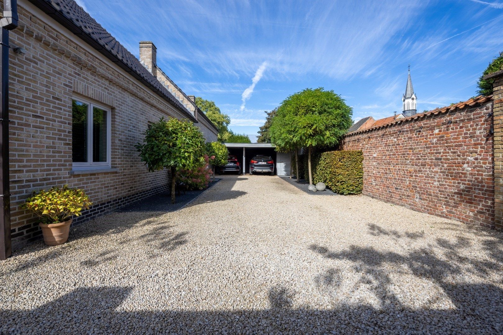 Topwoonst met 3 slk, garage en tuintje gelegen in een oase van rust foto 4