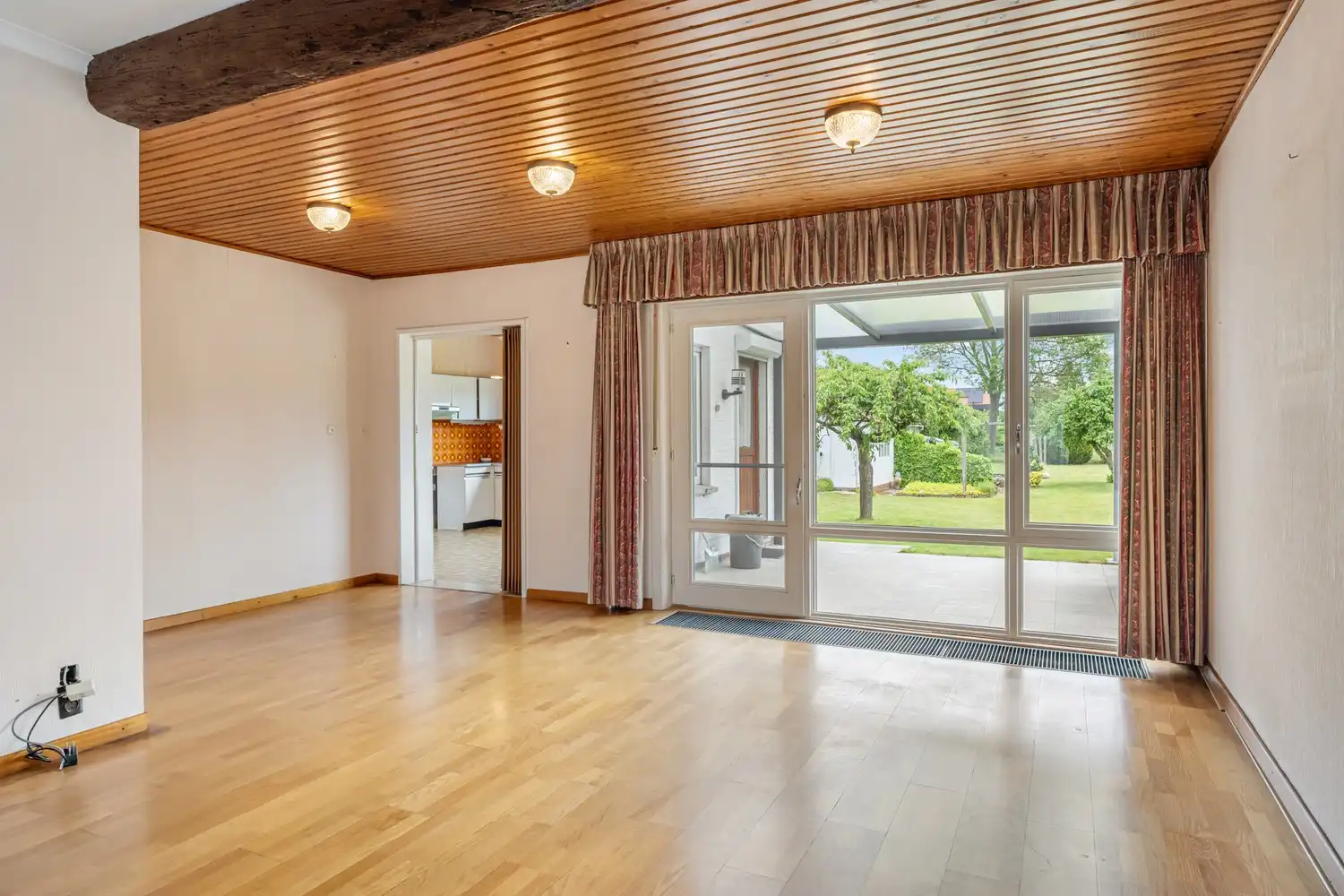 Goed gelegen woning met 4 slaapkamers, een garage en een diepe tuin in een verkeersluwe straat te Kessel-Lo! foto 6