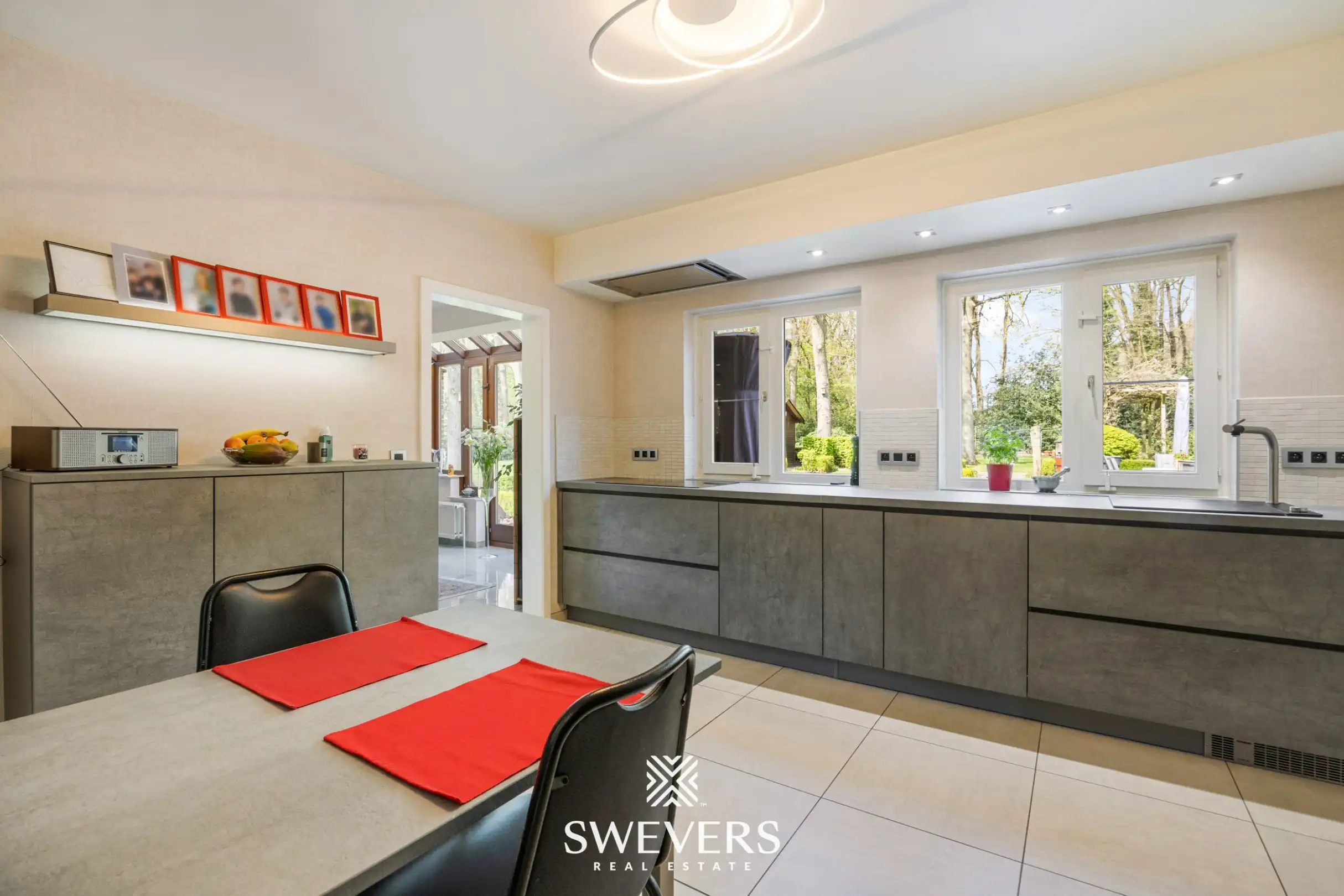 Ruime open bebouwing met praktijkruimte op perceel van 37a 75ca in Beringen foto 7