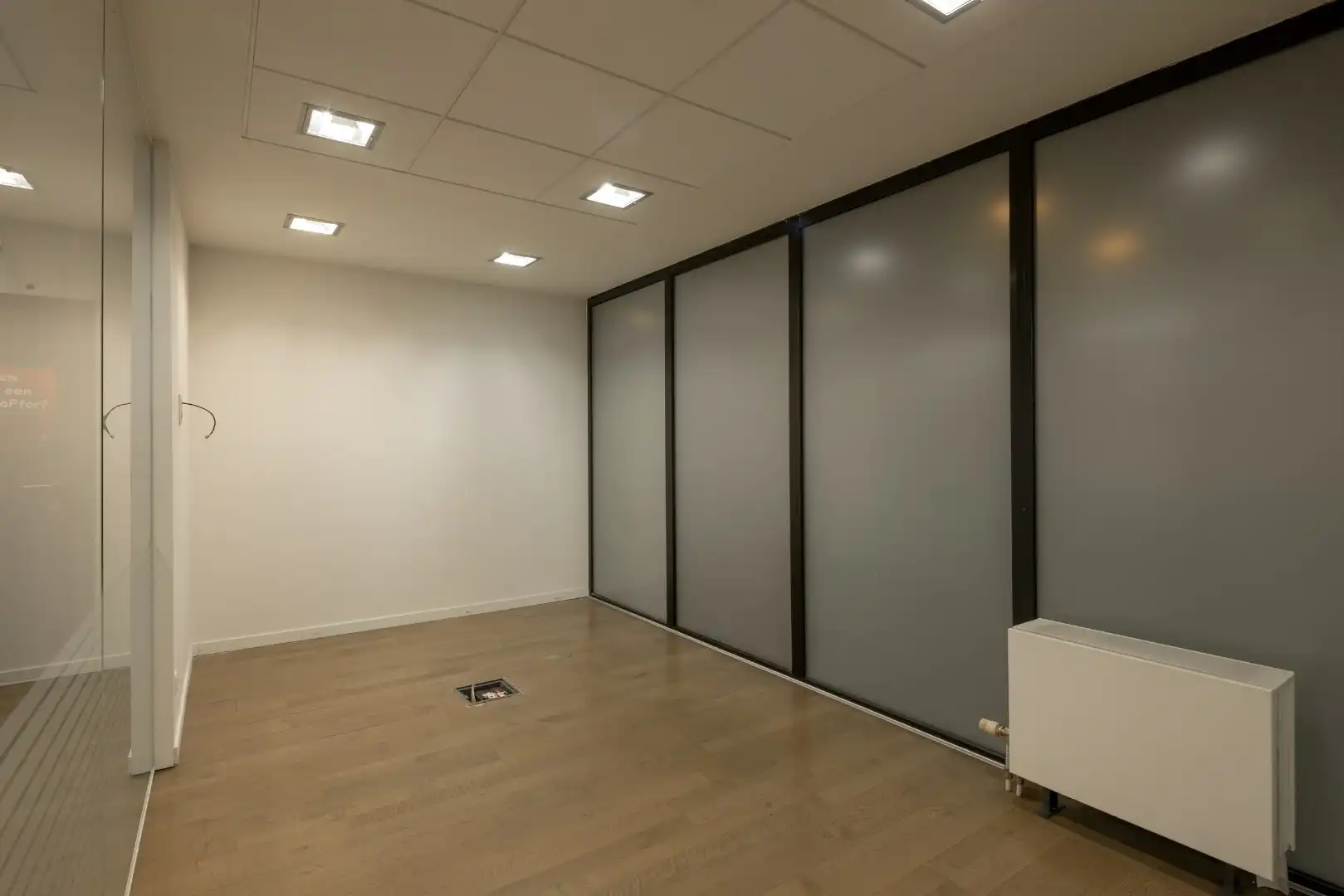 Handelspand in de gekende Kerkstraat in Neerpelt-Centrum te koop! foto 8