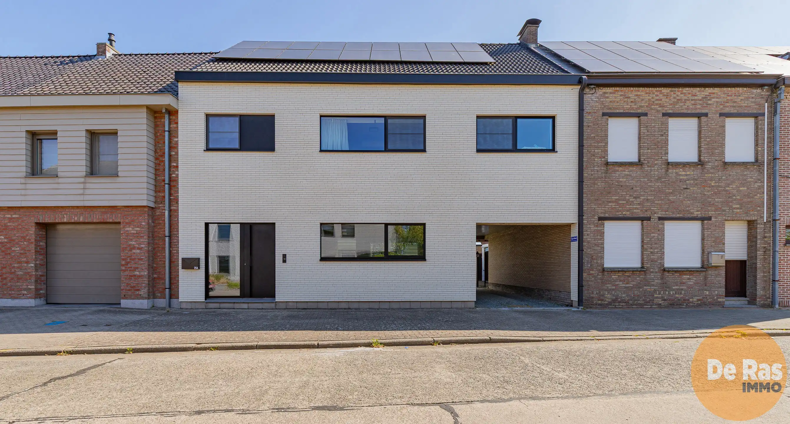 WICHELEN - Exclusief gerenoveerde woning met 4 slaapkamers foto 2