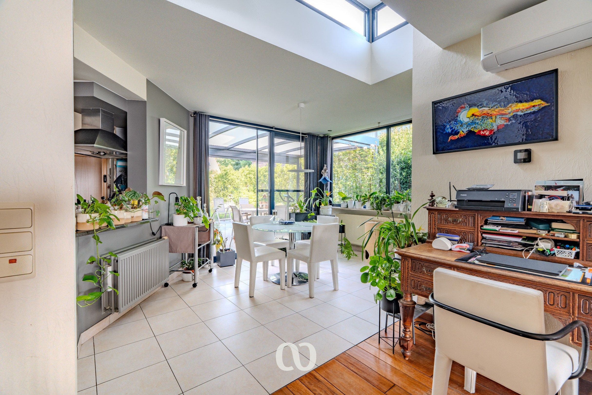 Instapklare woning met zonnepanelen, prachtige tuin en garage foto 5