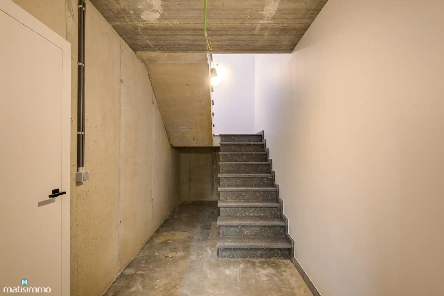 VOLLEDIG AFGEWERKTE EN GESCHILDERDE NIEUWBOUWWONING (EPB E10) MET 3 SLAAPKAMERS, OVERDEKT TERRAS, 2 GARAGES, KELDER EN AANGELEGDE TUIN IN WERM foto 27
