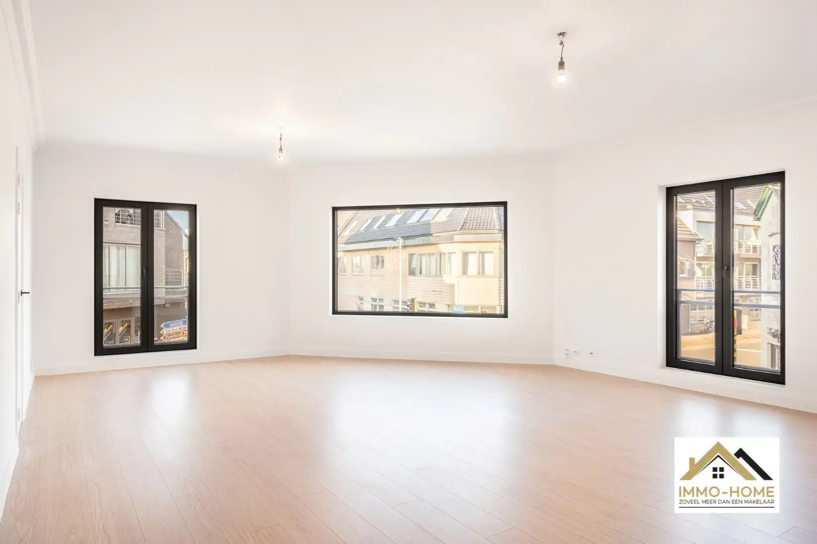 Zeer ruim appartement in centrum foto {{pictureIndex}}