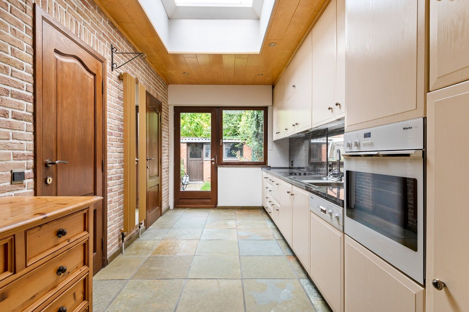 Huis met 3 slaapkamers en tuin te koop in Wijnegem! foto 10