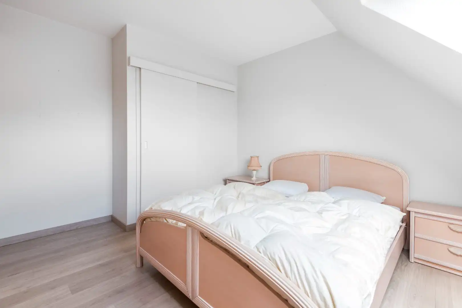 Dakappartement met zijdelings zeezicht gelegen tussen het Driehoeksplein en het  Albertplein in het Zoute. foto 9