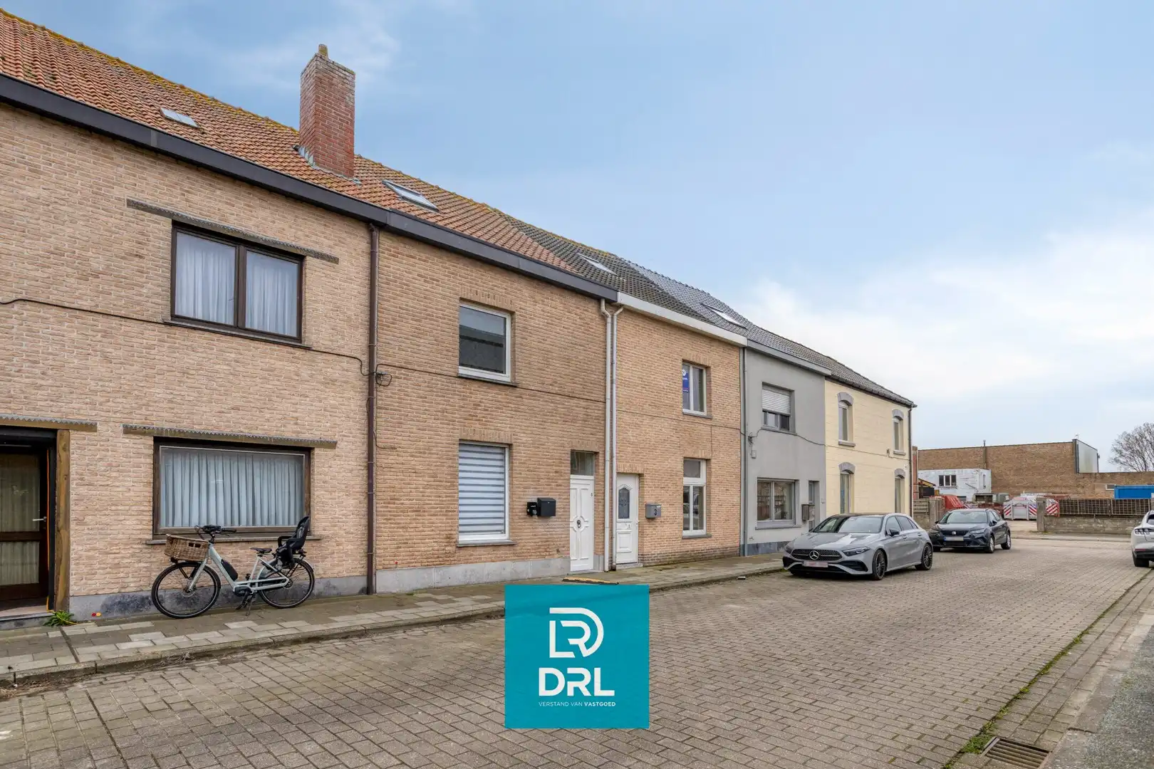 RIJWONING met TUIN te OOSTENDE foto {{pictureIndex}}