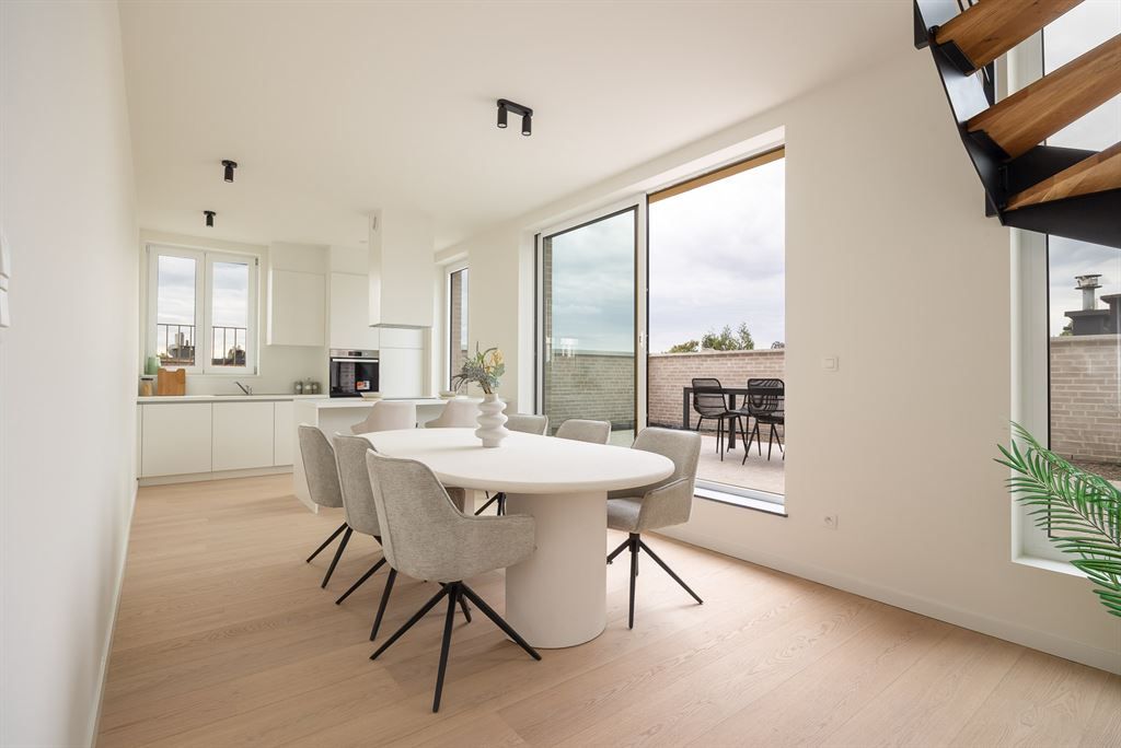 Hoogwaardig afgewerkt duplex app met ruim terras foto 4