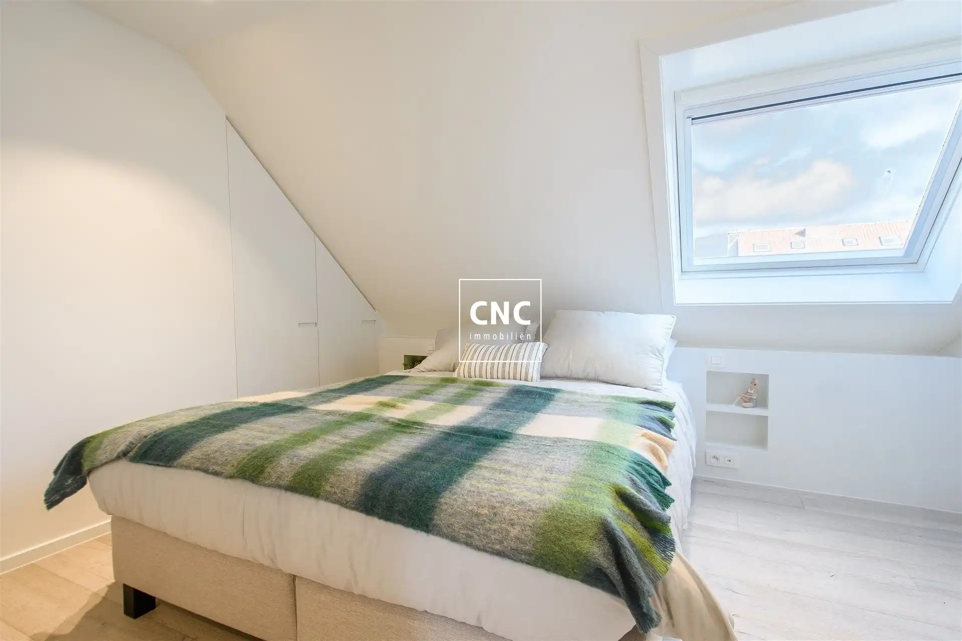 Stijlvol gerenoveerde duplex op toplocatie in Knokke

 foto 17