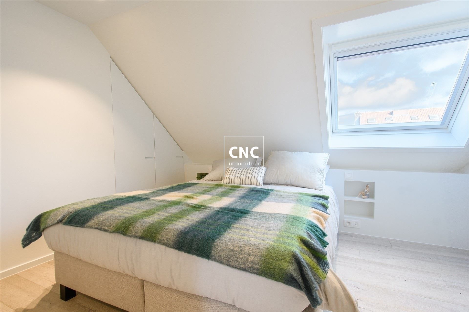 Stijlvol gerenoveerde duplex op toplocatie in Knokke

 foto 17