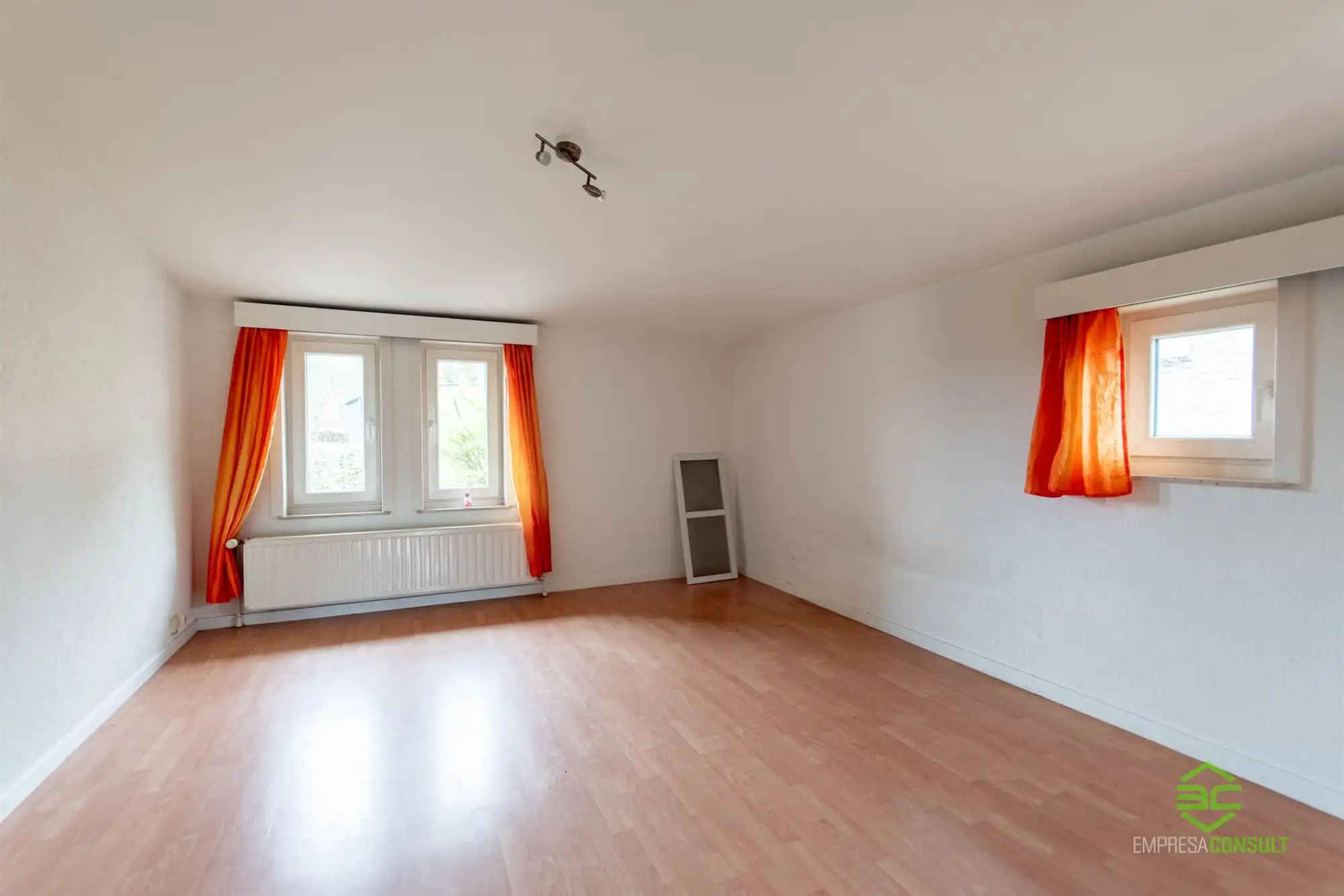 Te renoveren gezinswoning met 3 slpk op 7a 52ca nabij het centrum! foto 8