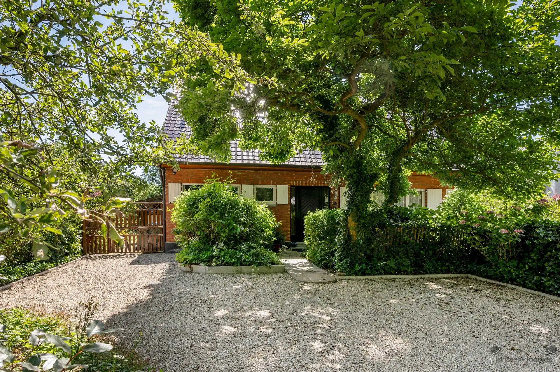 Wonen tussen licht en groen | Charmante villa met 5 slaapkamers in één van de mooiste lanen van Brasschaat foto 3