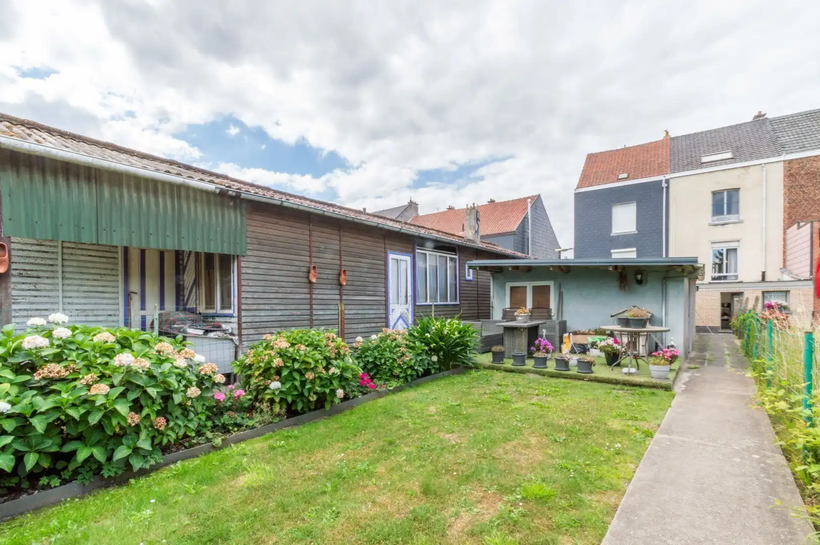 TE MODERNISEREN WONING MET 3 SLAAPKAMERS + TUIN! foto 3