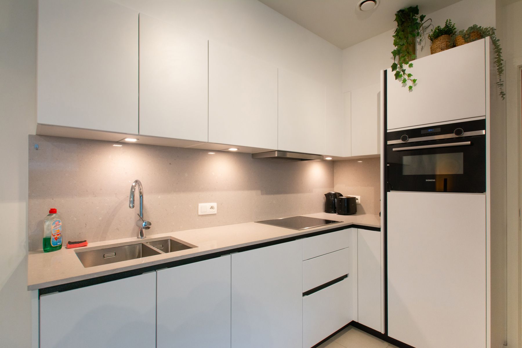 Gemeubeld 1-slaapkamer app met prachtig zicht op park  foto 8