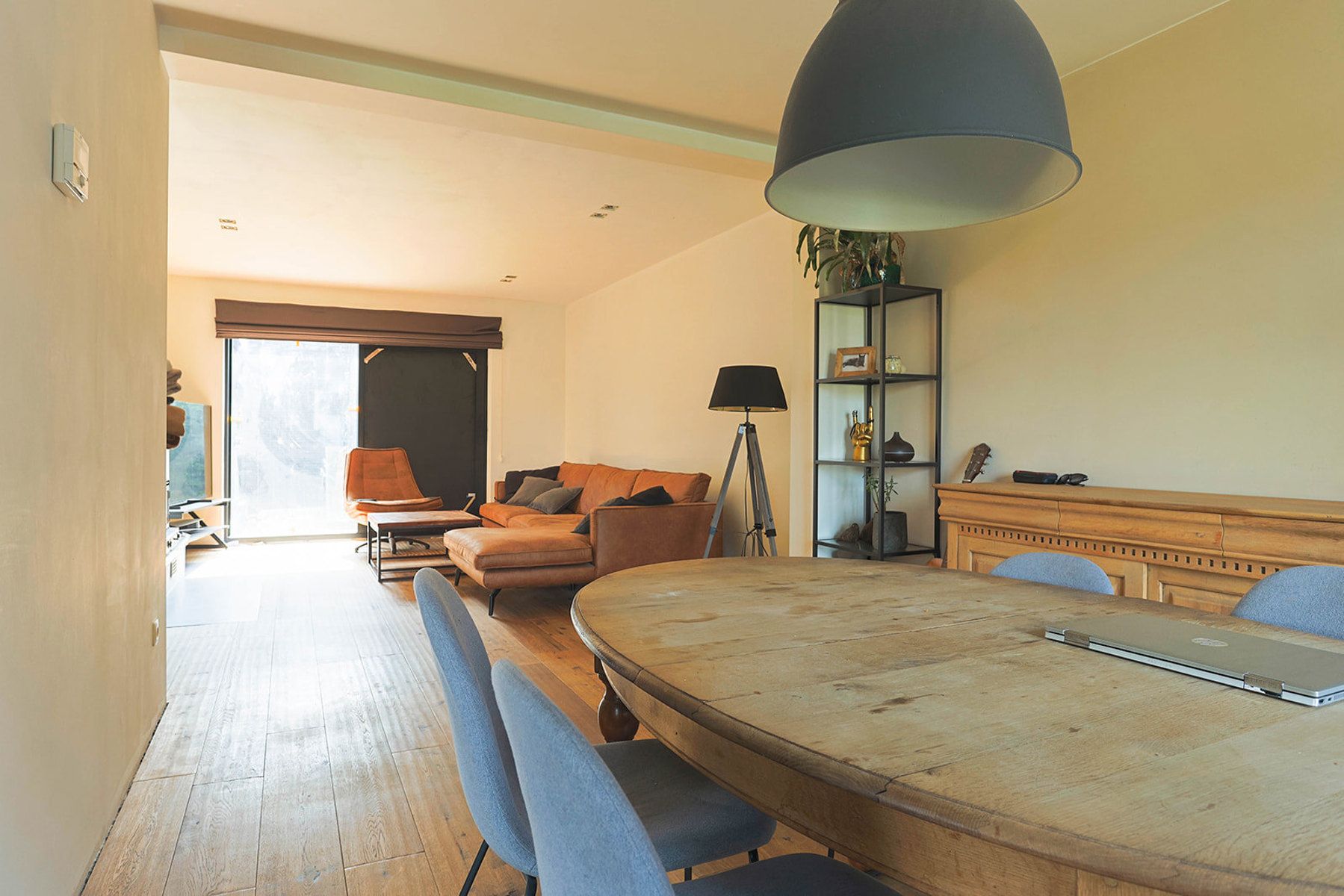 Instapklare woning met nieuwe aanbouw, 3 slks. en tuin foto 3