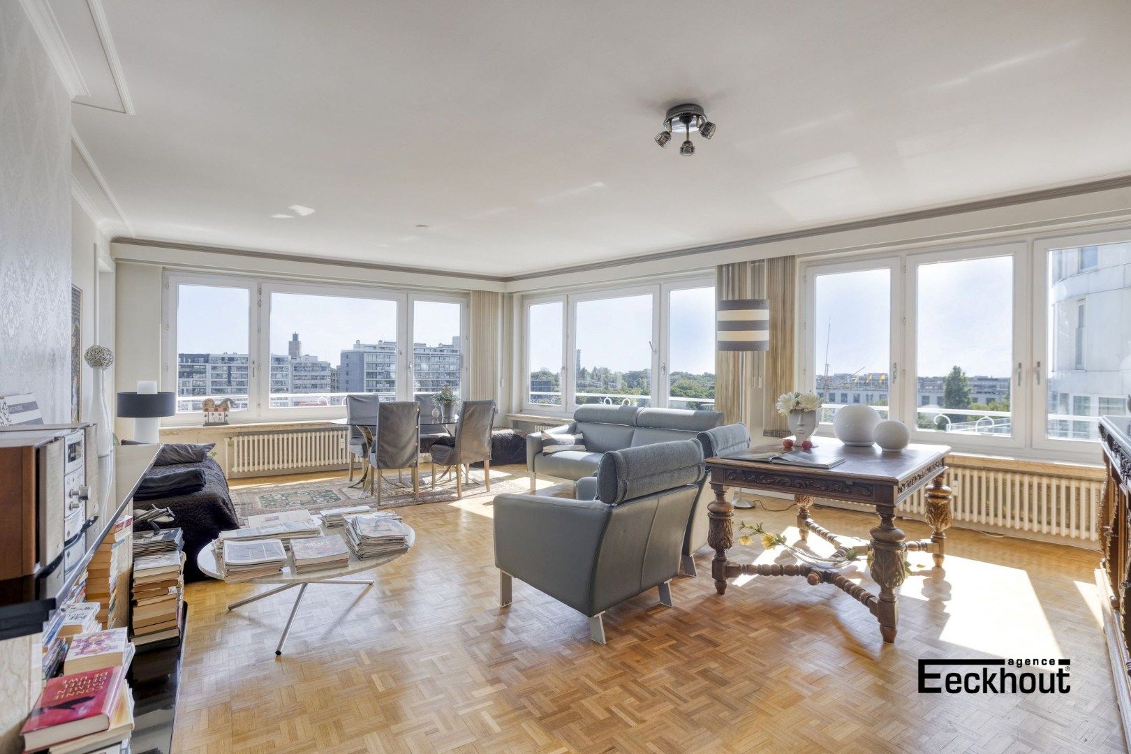 Uiterst ruim (154 m²) hoekappartement met frontaal zicht op de jachthaven te Oostende! foto 2