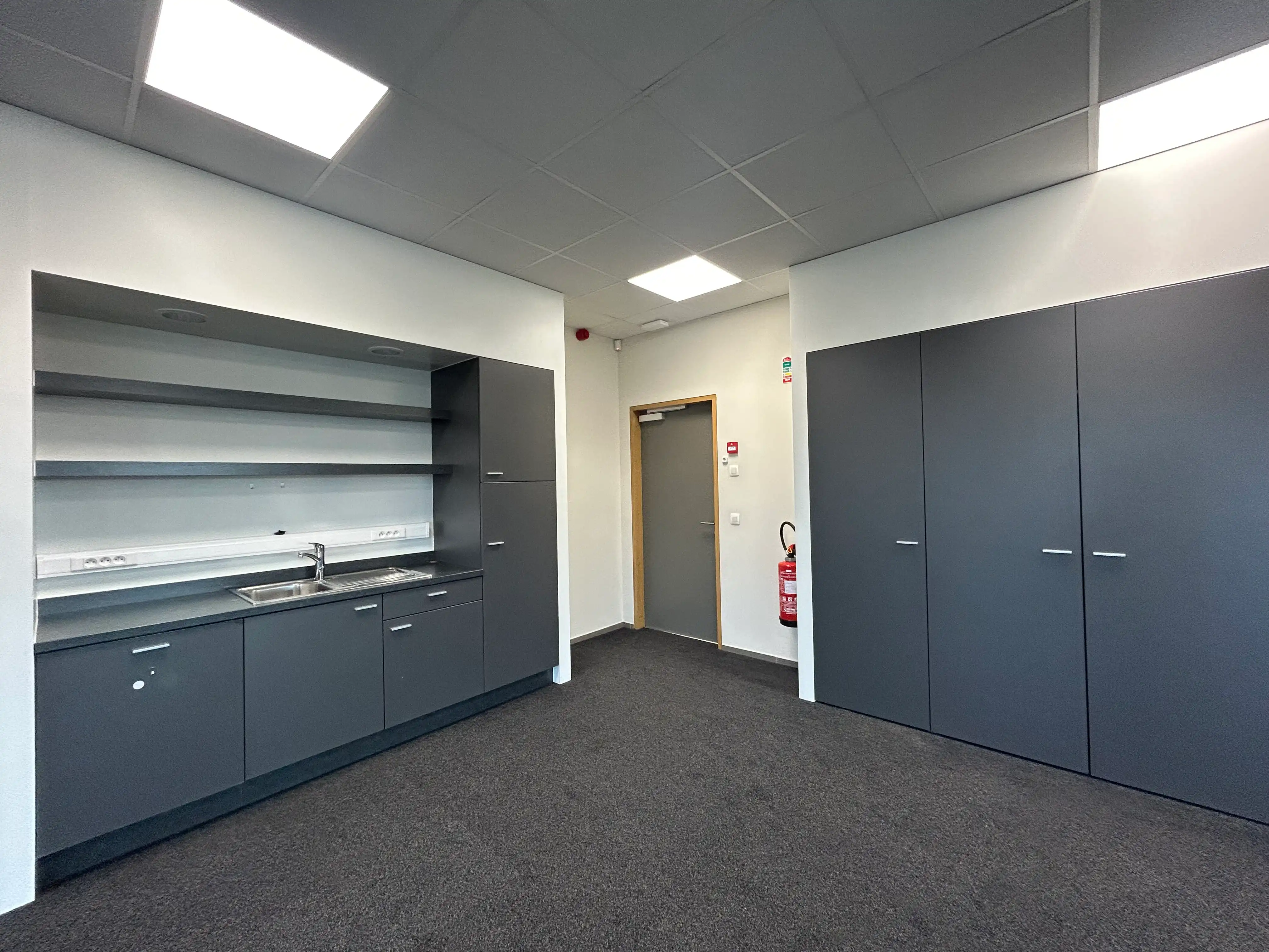 Kantoren van 294 m² te huur, vlakbij het Klaverblad foto 6