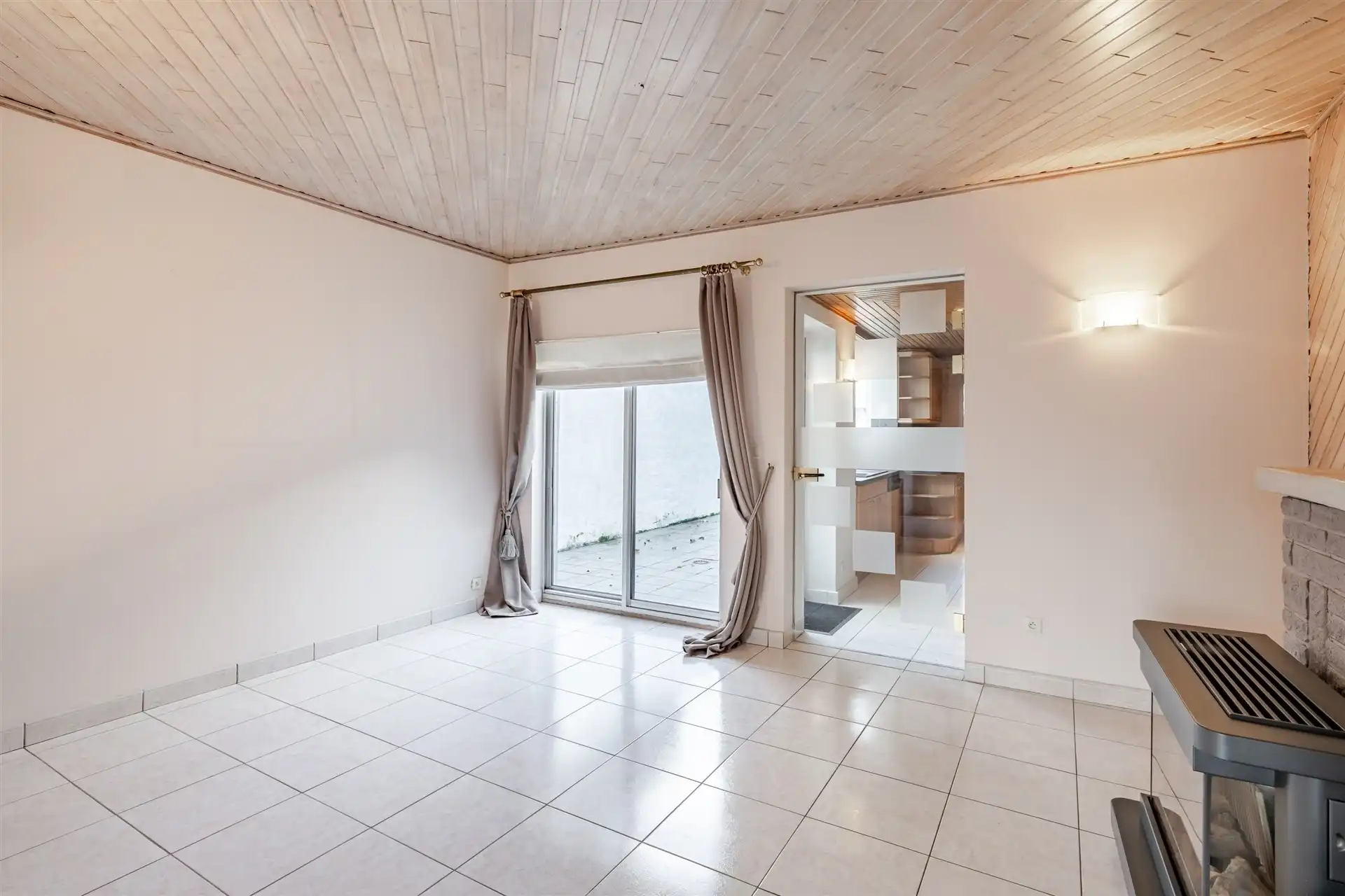 Gezellige rijwoning met uitzonderlijke grote tuin in hartje Schellebelle foto 7