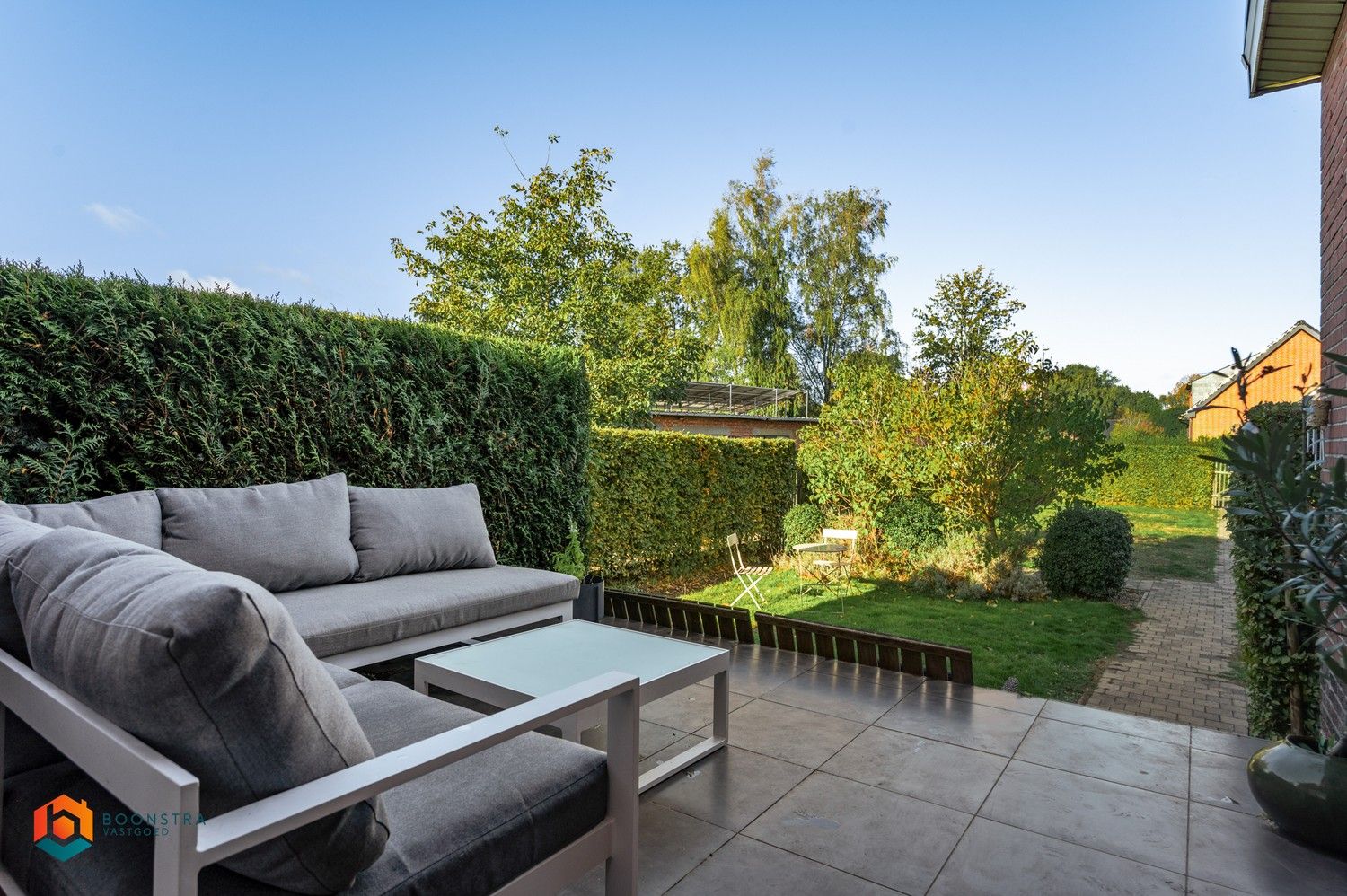 Instapklare woning met 2 slpkrs, tuin, garage en carport te Emblem foto 12