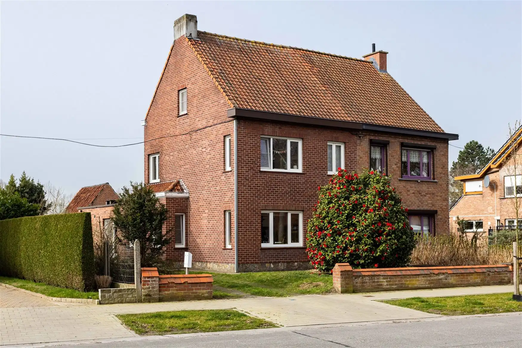 Hoofdfoto van de publicatie: Een huis met karakter. Een tuin met sfeer