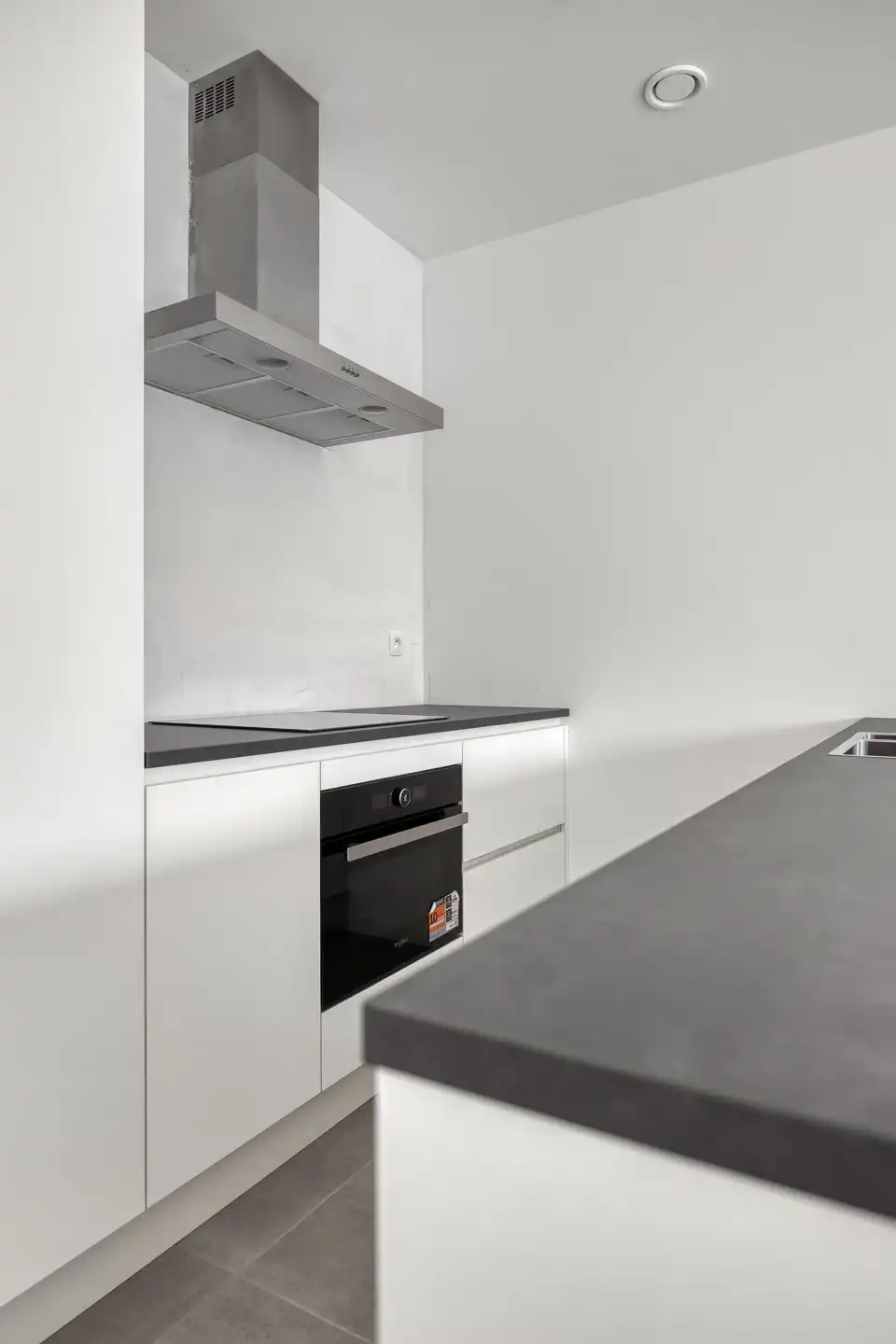 Stijlvol gelijkvloers appartement met tuin foto 7