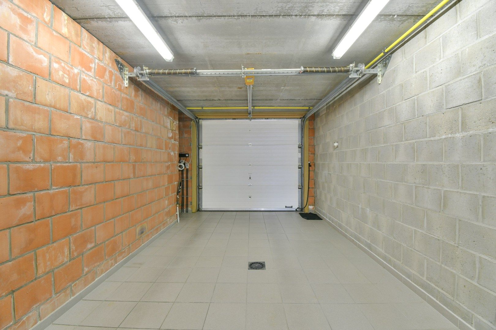 Halfopen gezinswoning met drie slaapkamers foto 12