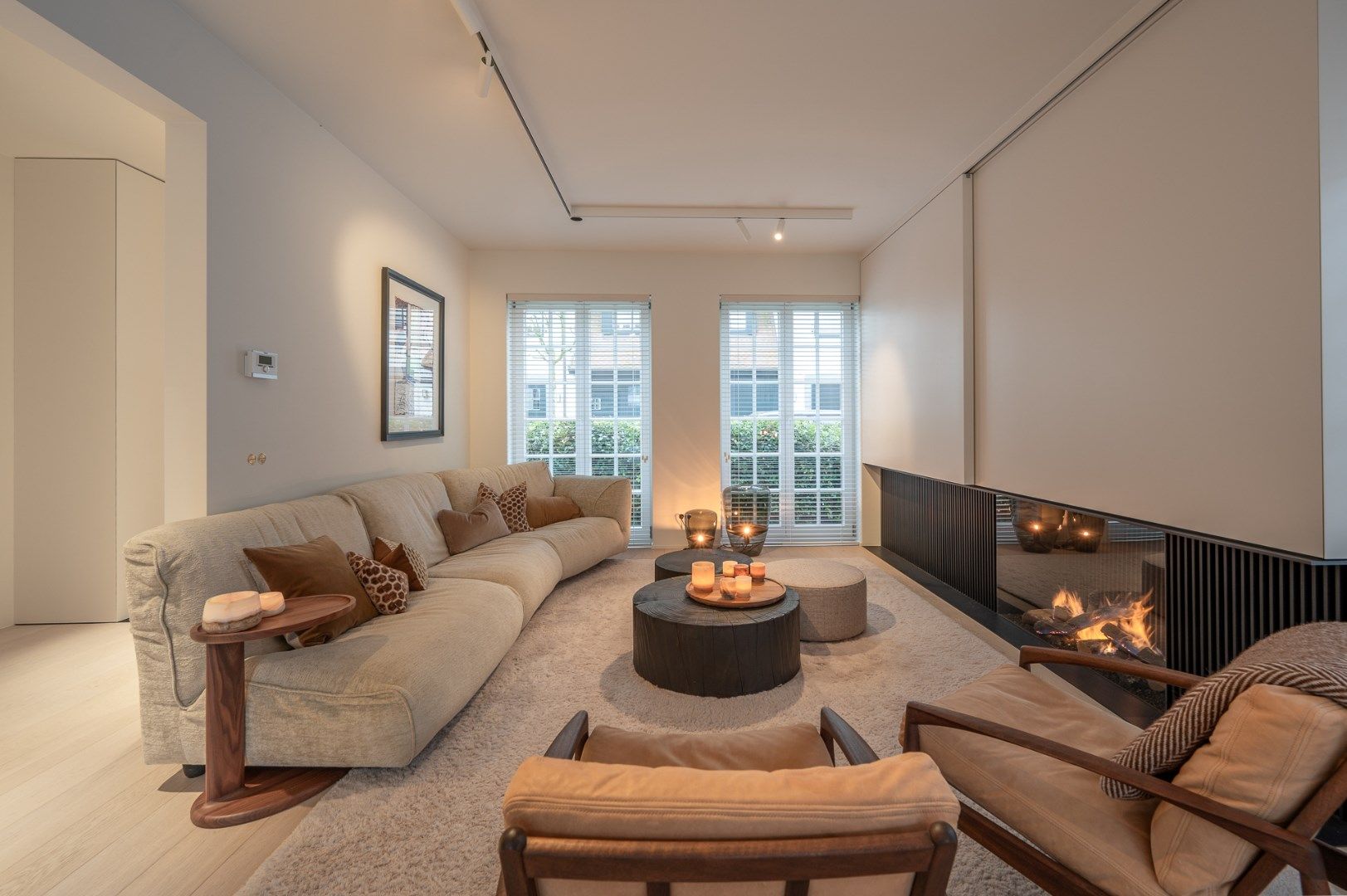 Stijlvolle en moderne koppelwoning met luxe afwerking foto {{pictureIndex}}