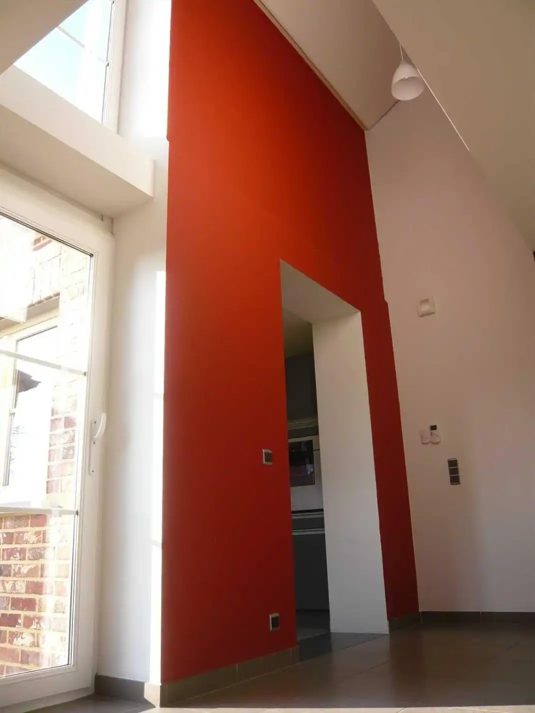 Mooie gerenoveerde vrijstaande woning met garage en achterliggend terrastuintje. foto 5