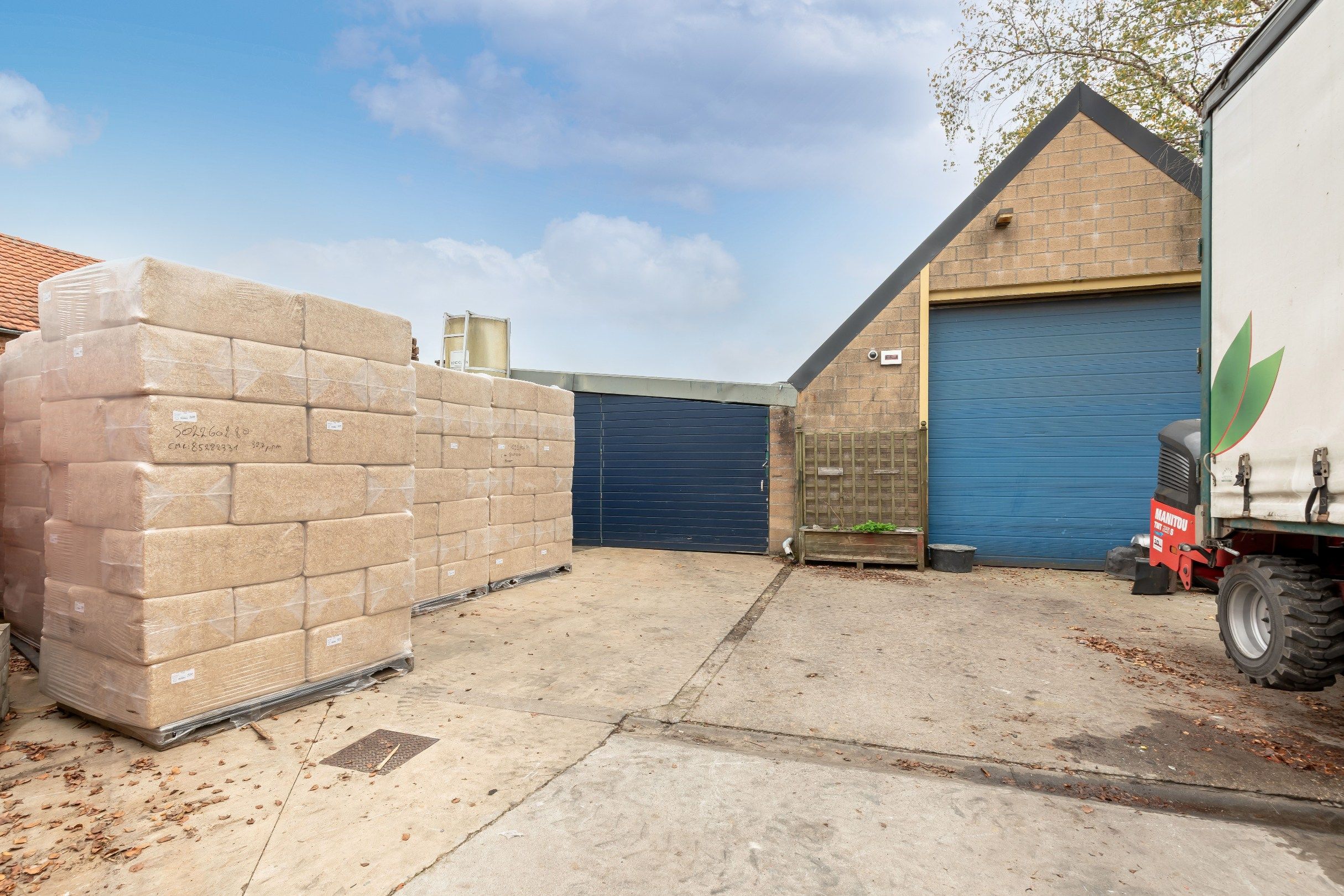 Woning met achterliggende grote loodsen (220m2) foto 10