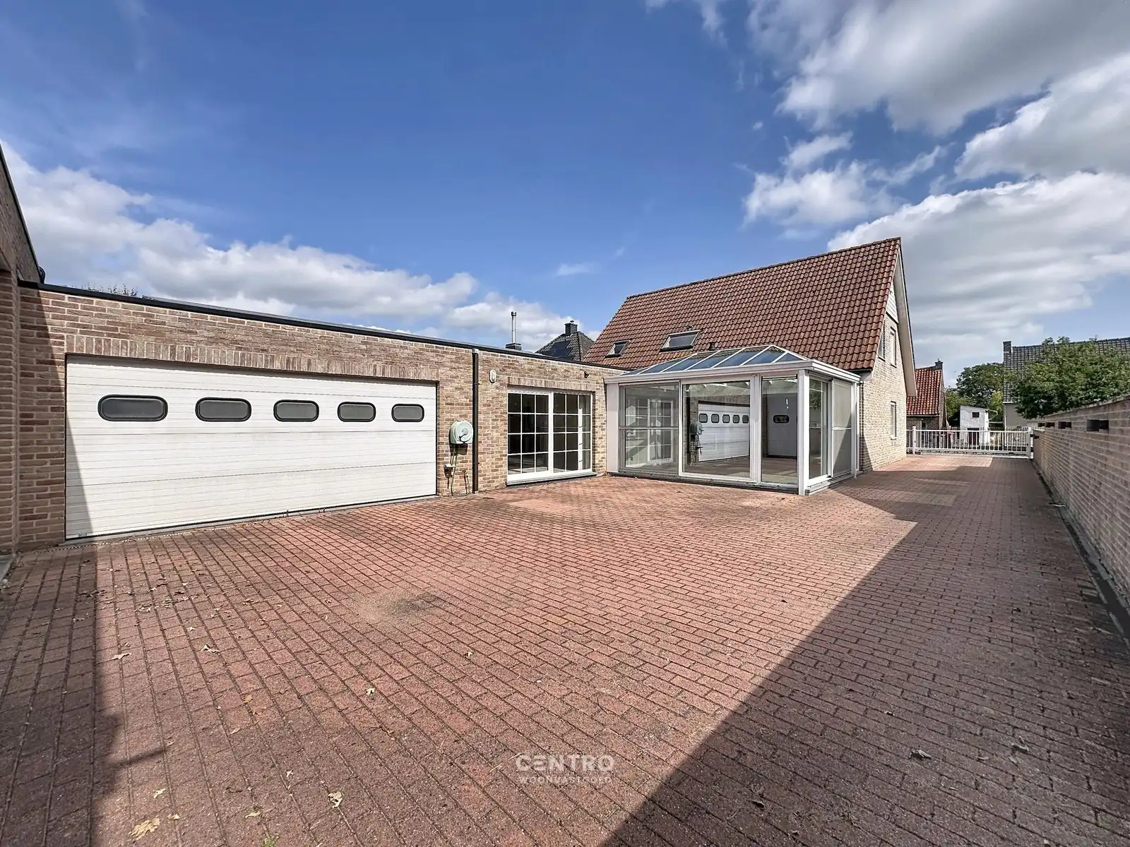 Ruime woning met opslagruimte in aangename omgeving! foto 38