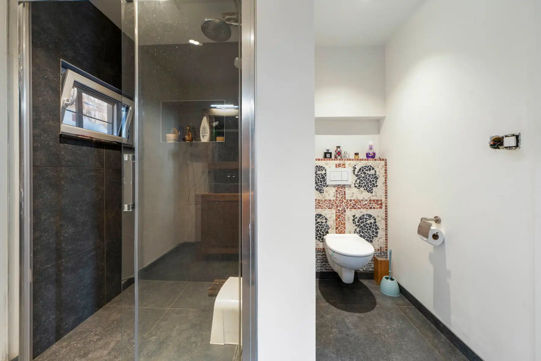Stijlvolle, instapklare woning met moderne afwerking en gezellige tuin in Genk foto 14