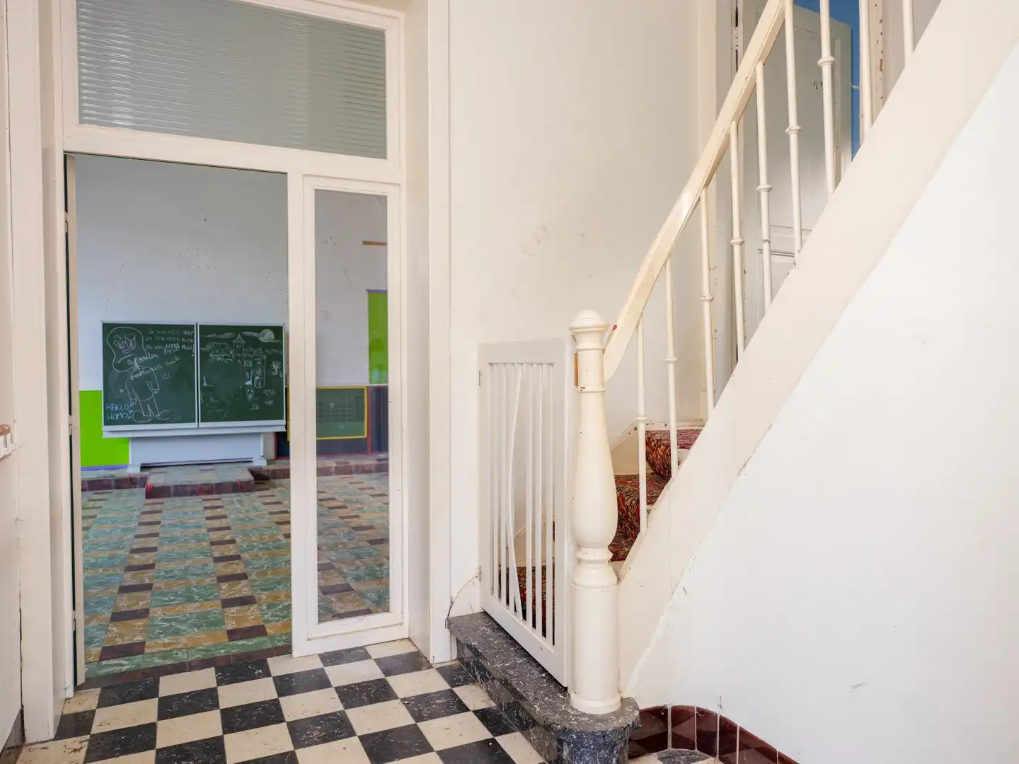 Voormalig schoolgebouw in centrum Damme foto 11