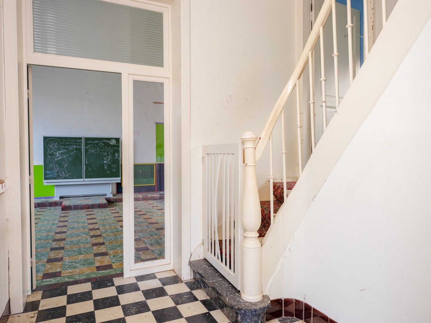 Voormalig schoolgebouw in centrum Damme foto 11