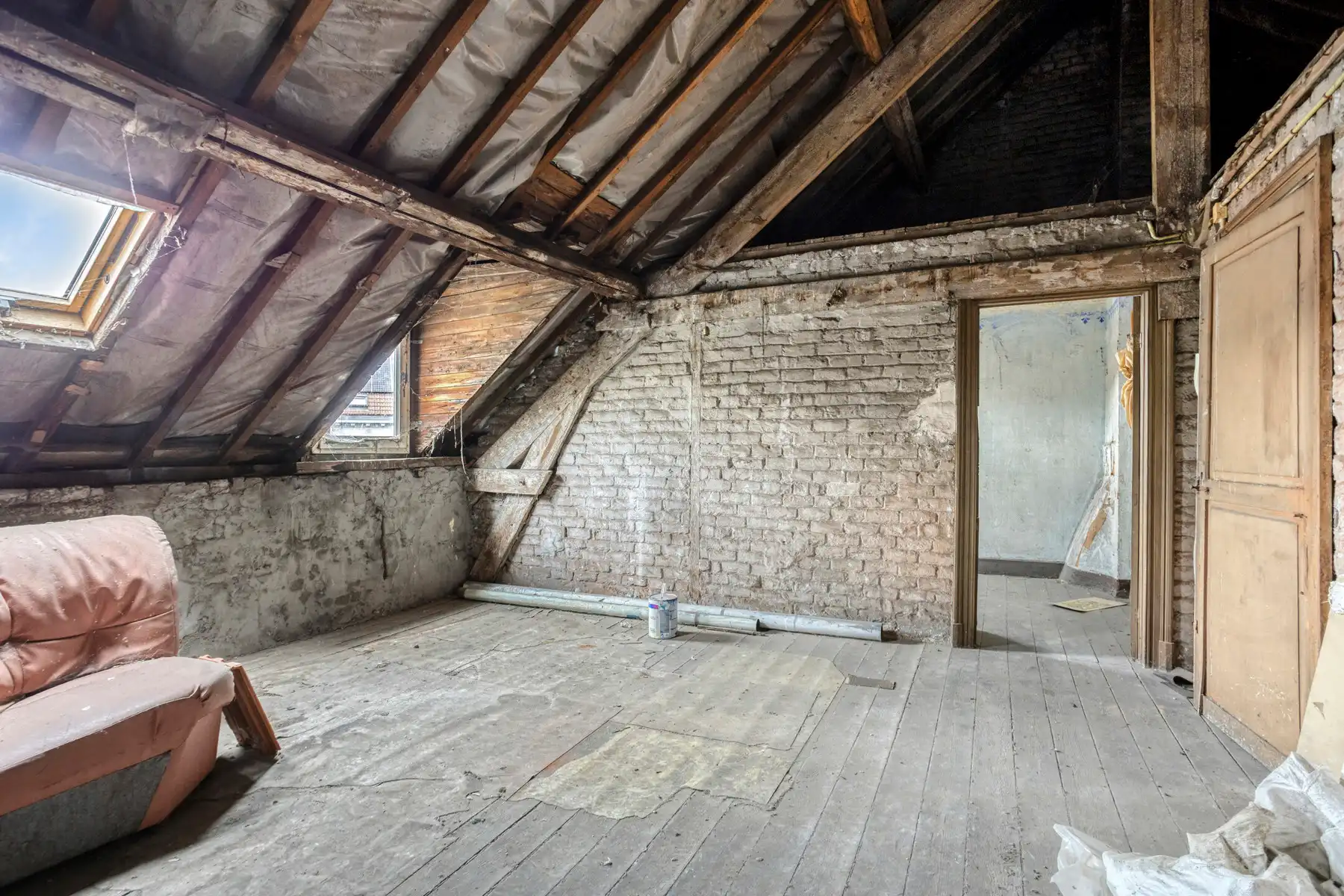 Te renoveren appartementsgebouw met vergunning voor 3 Apps foto 26